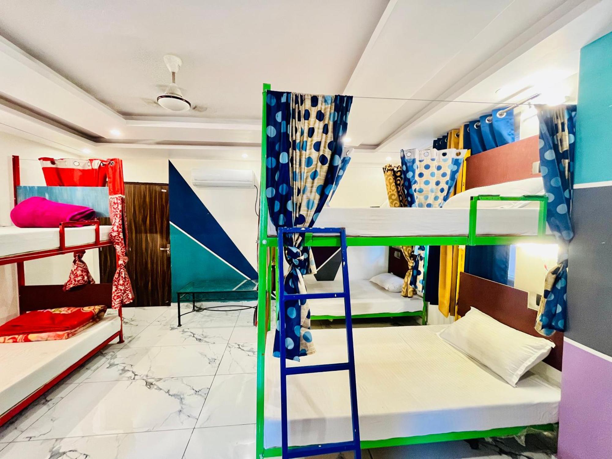 Bonfire Hostels Rishīkesh Extérieur photo